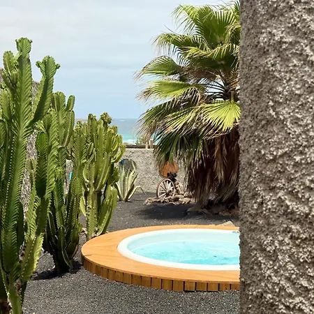 Canaryislandshost L Origen Vila Famara