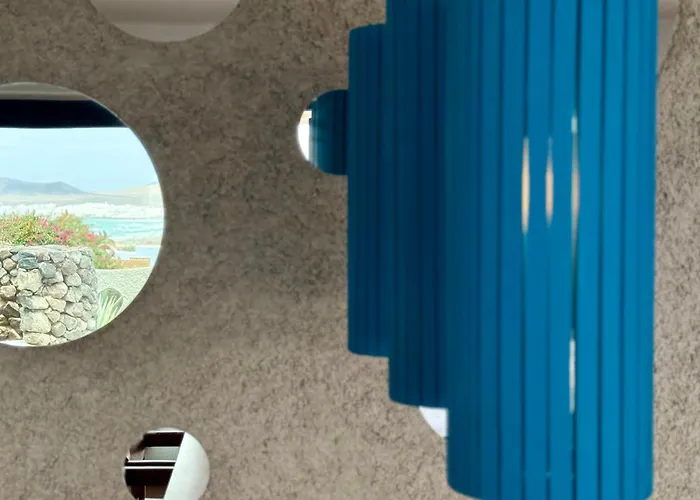 Canaryislandshost L Origen Famara