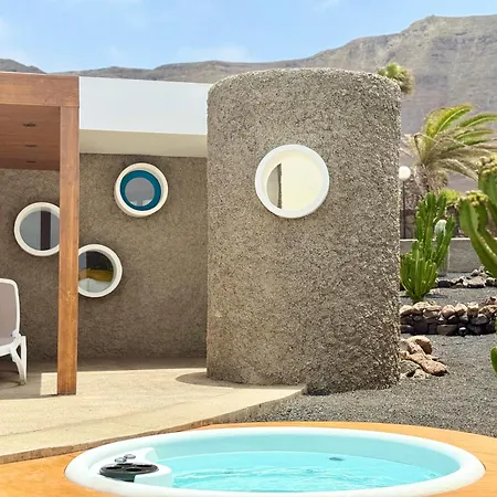 Canaryislandshost L Origen * Фамара