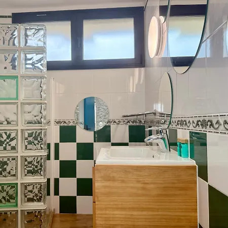 Canaryislandshost L Origen *