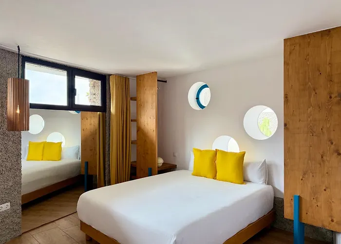 Canaryislandshost L Origen