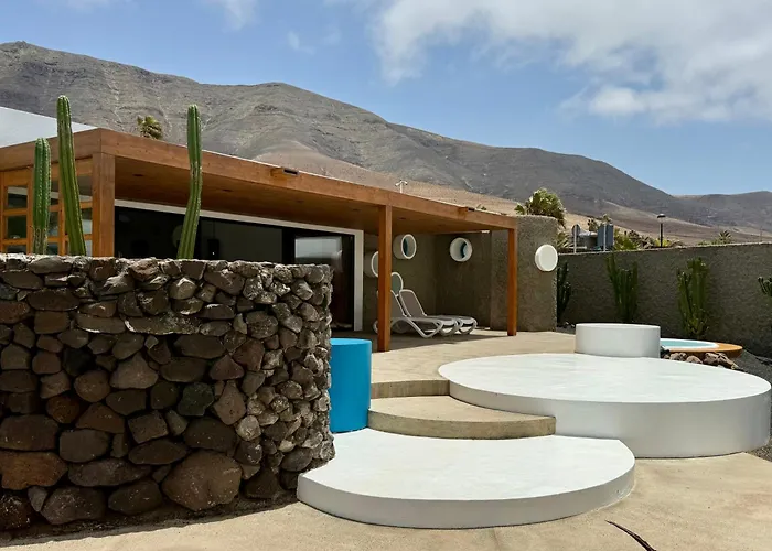 Canaryislandshost L Origen