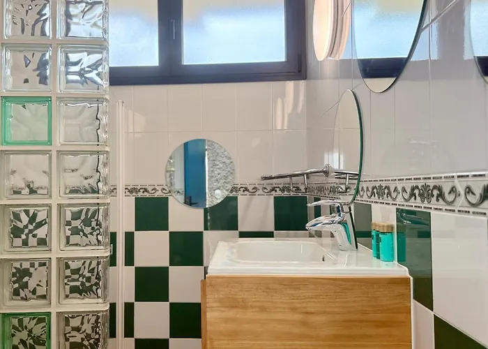 Canaryislandshost L Origen *